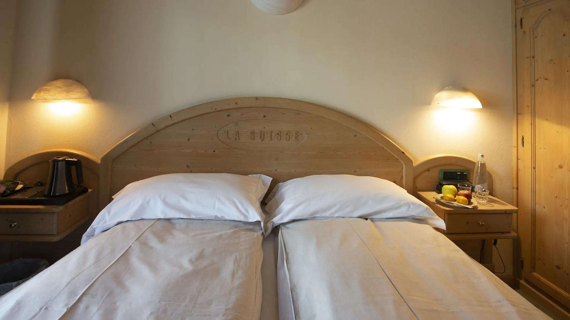 ****  Hotel 